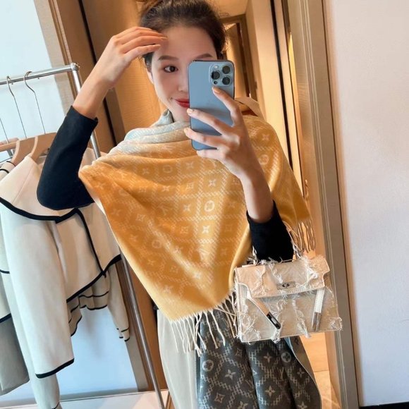 💎✨AUTHENTIC✨💎Louis Vuitton scarf - Picture 1 of 6
